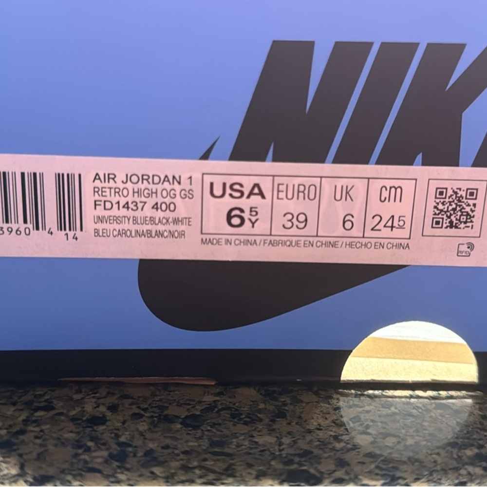 Nike Air Jordan 1 Retro High GS in Blue and Black